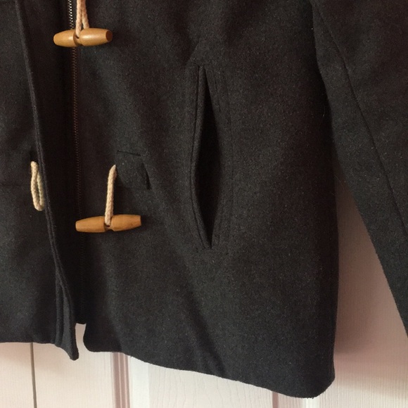 Gorgeous Insulated Winter Fashion Jacket with Hood - Picture 6 of 8